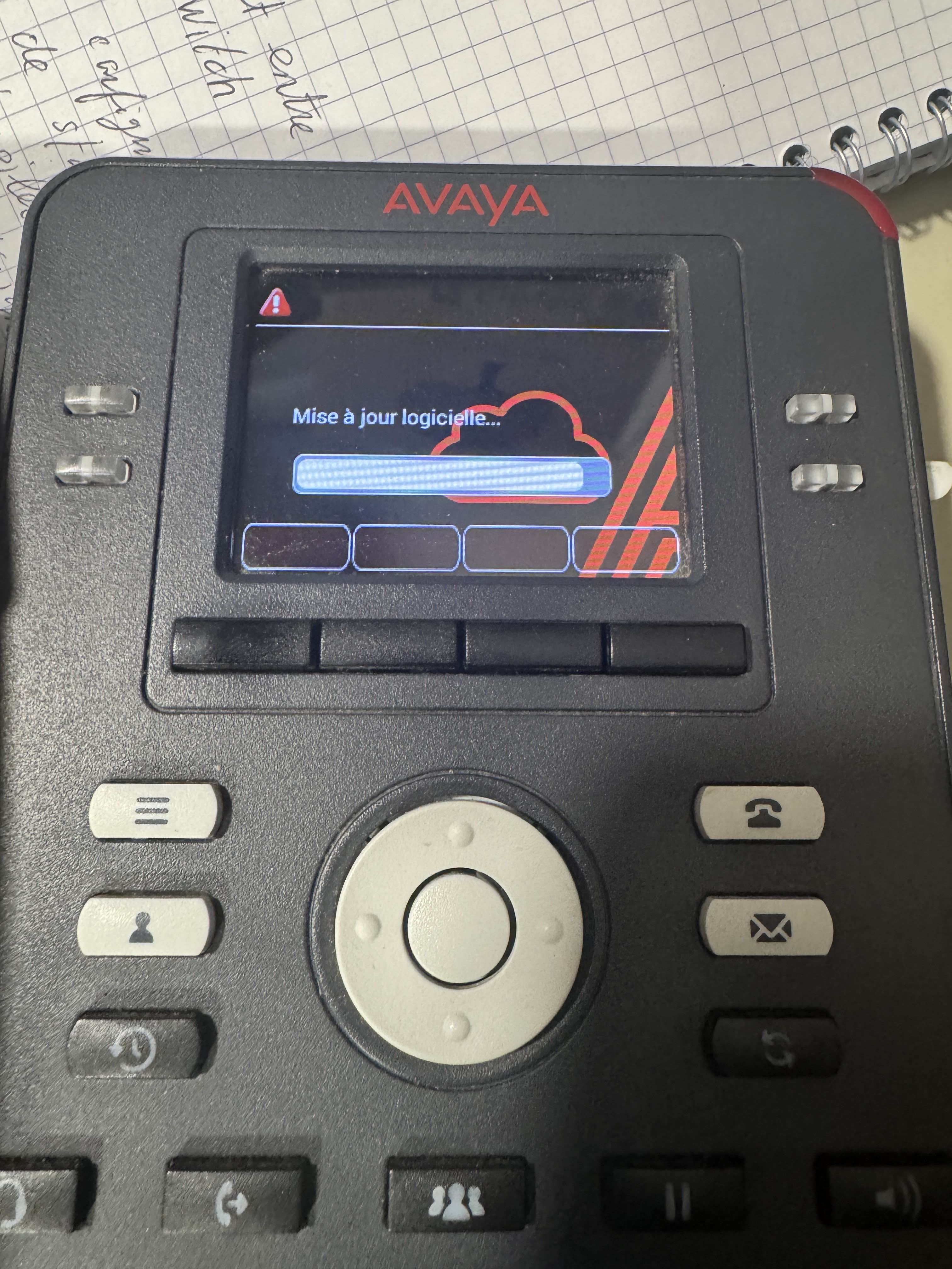 Téléphone Avaya effectuant une mise à jour logicielle